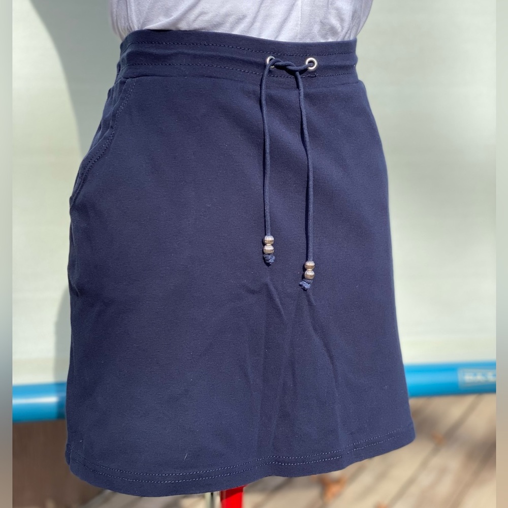 Ann Klein Sport brand knit mini skort. Size Large. Navy Blue. Drawstring waist